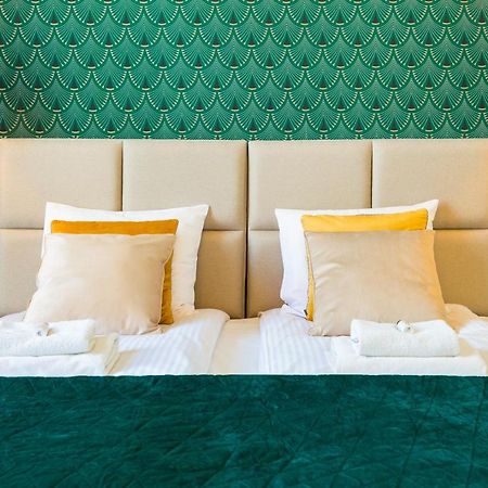 Glamorous Apartment In Heart Of Old Town Краків Екстер'єр фото