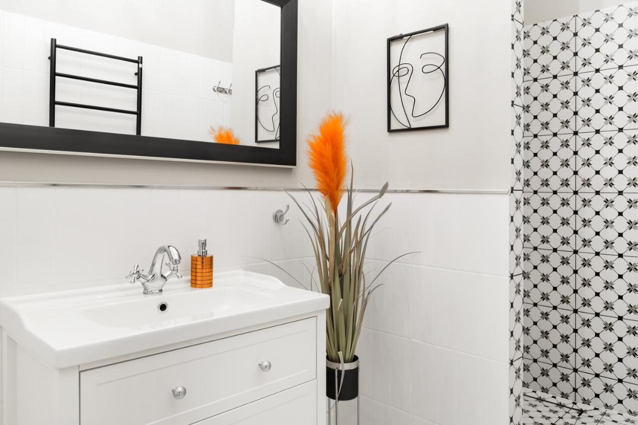 Glamorous Apartment In Heart Of Old Town Краків Екстер'єр фото