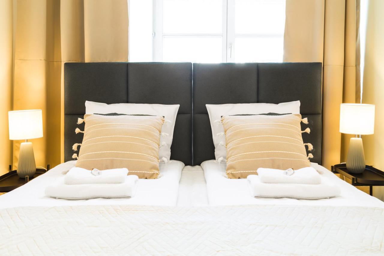 Glamorous Apartment In Heart Of Old Town Краків Екстер'єр фото