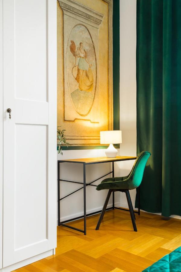 Glamorous Apartment In Heart Of Old Town Краків Екстер'єр фото